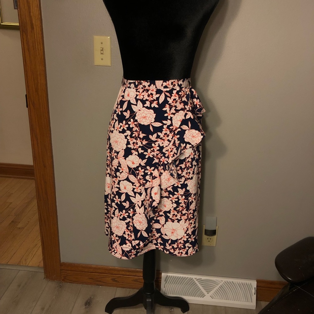NWOT Banana Republic Casual Skirt